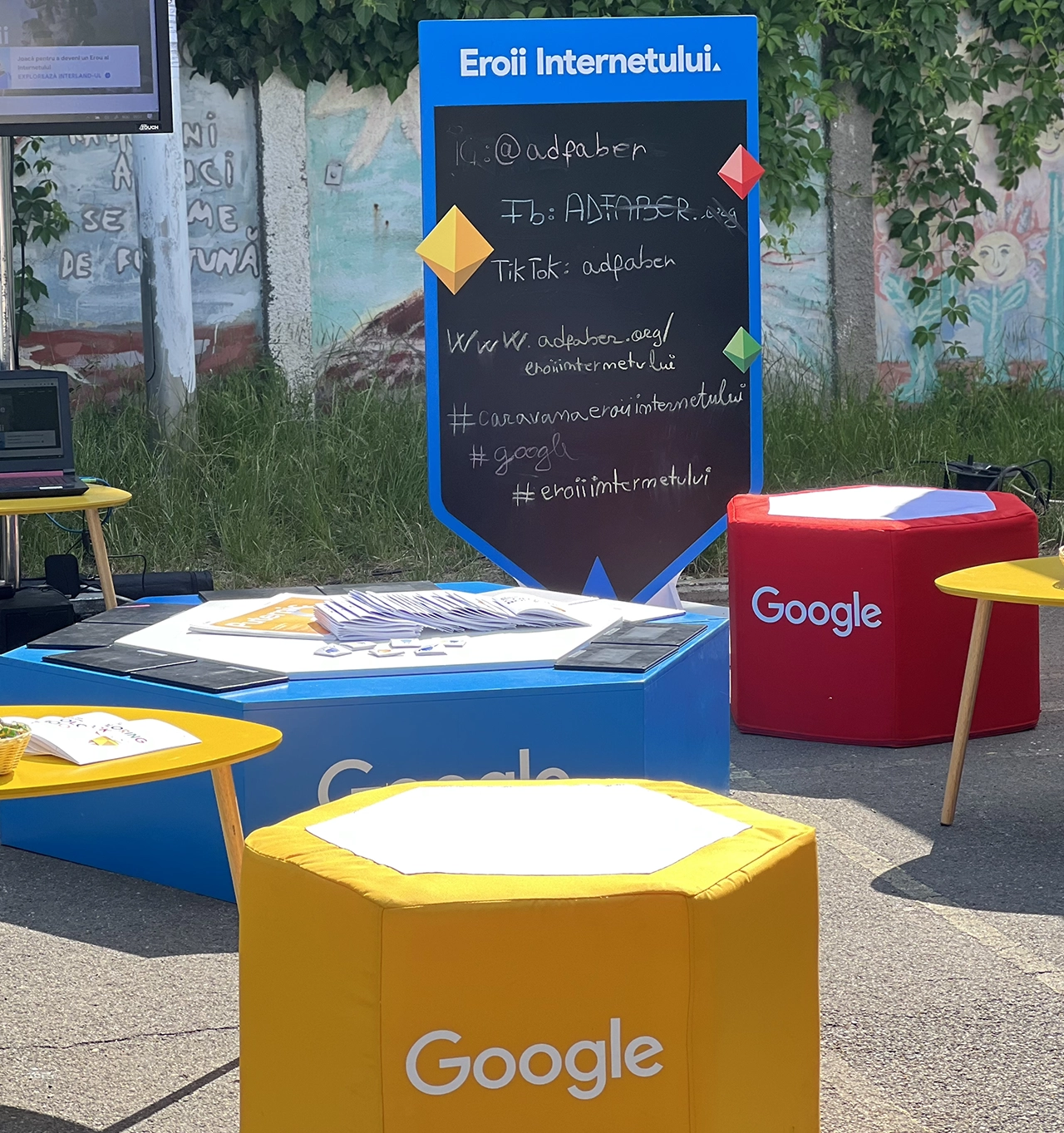 eroii-internetului-materiale-online