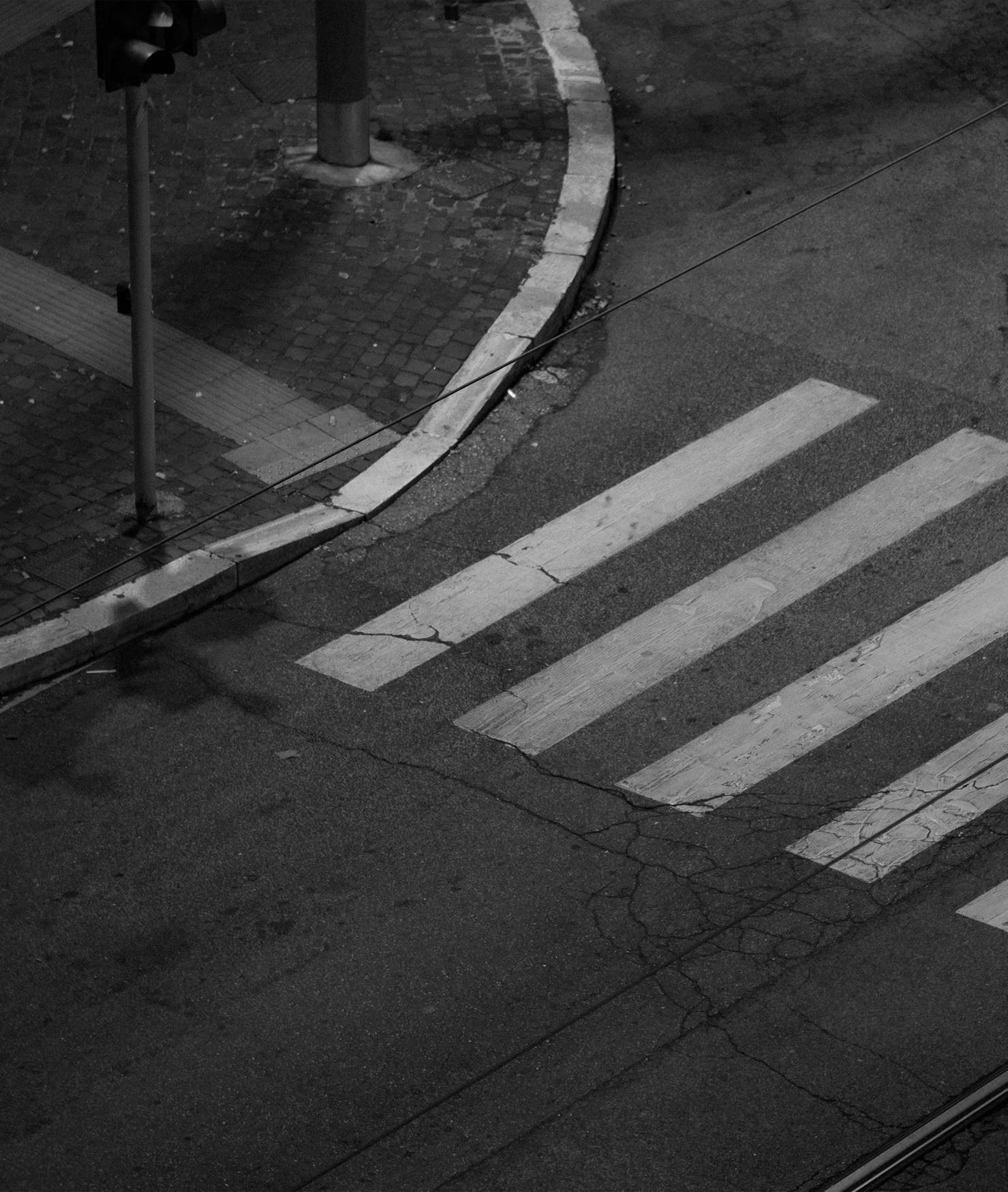 trecere-de-pietoni-intunecata